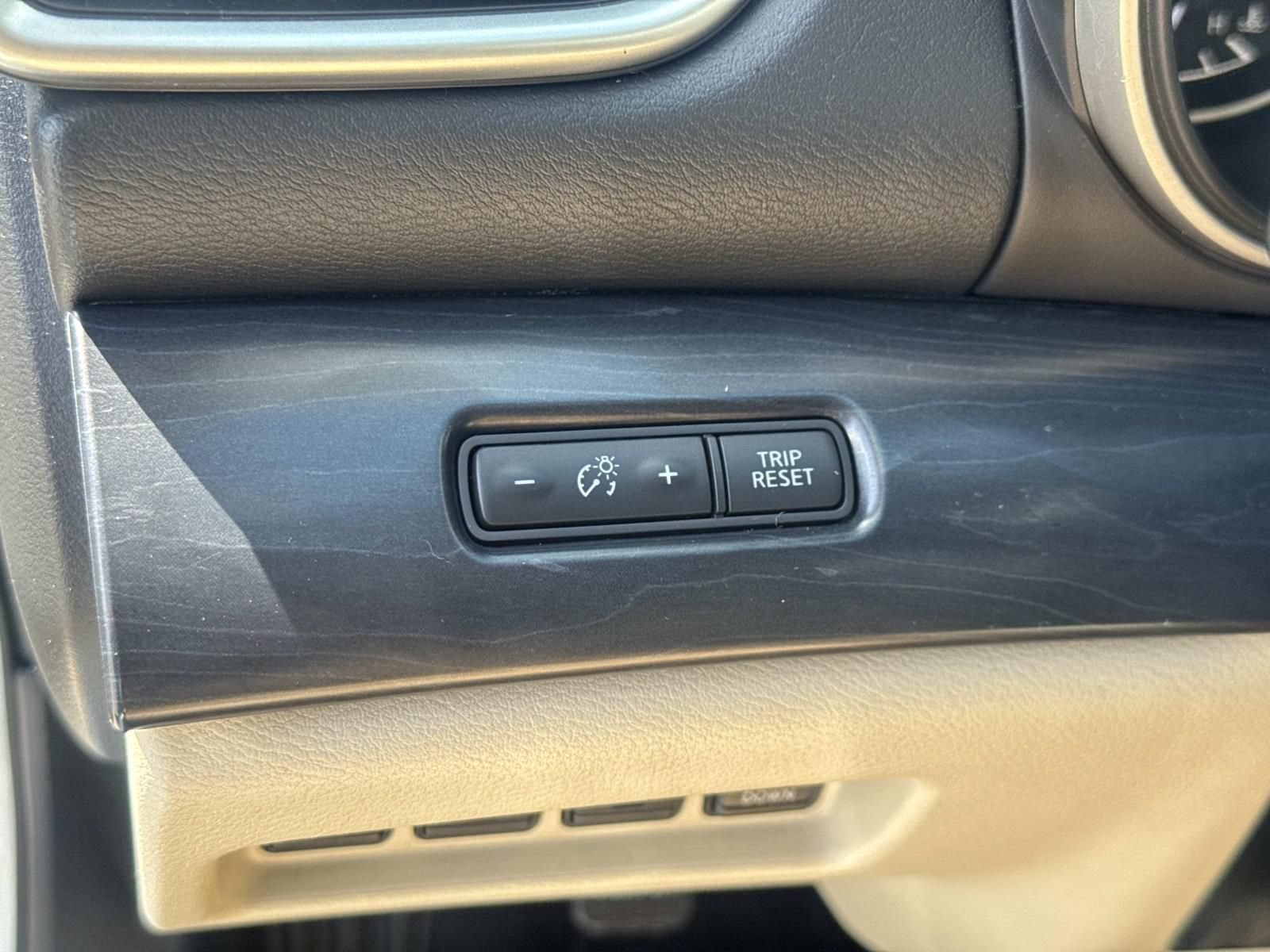Used 2023 Nissan Maxima Platinum w/ Sport Mat Group FWD image 21