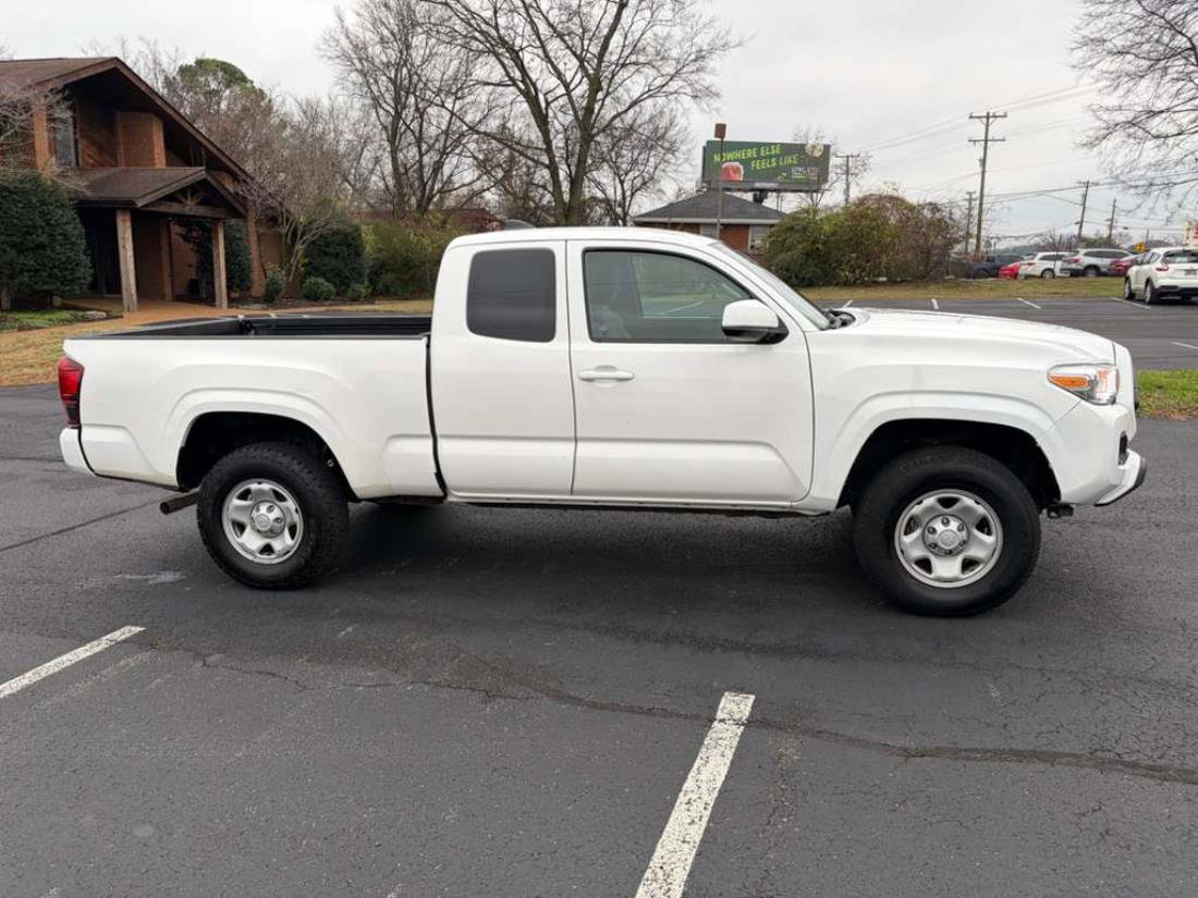 Used 2022 Toyota Tacoma SR w/ SR Convenience Package image 4