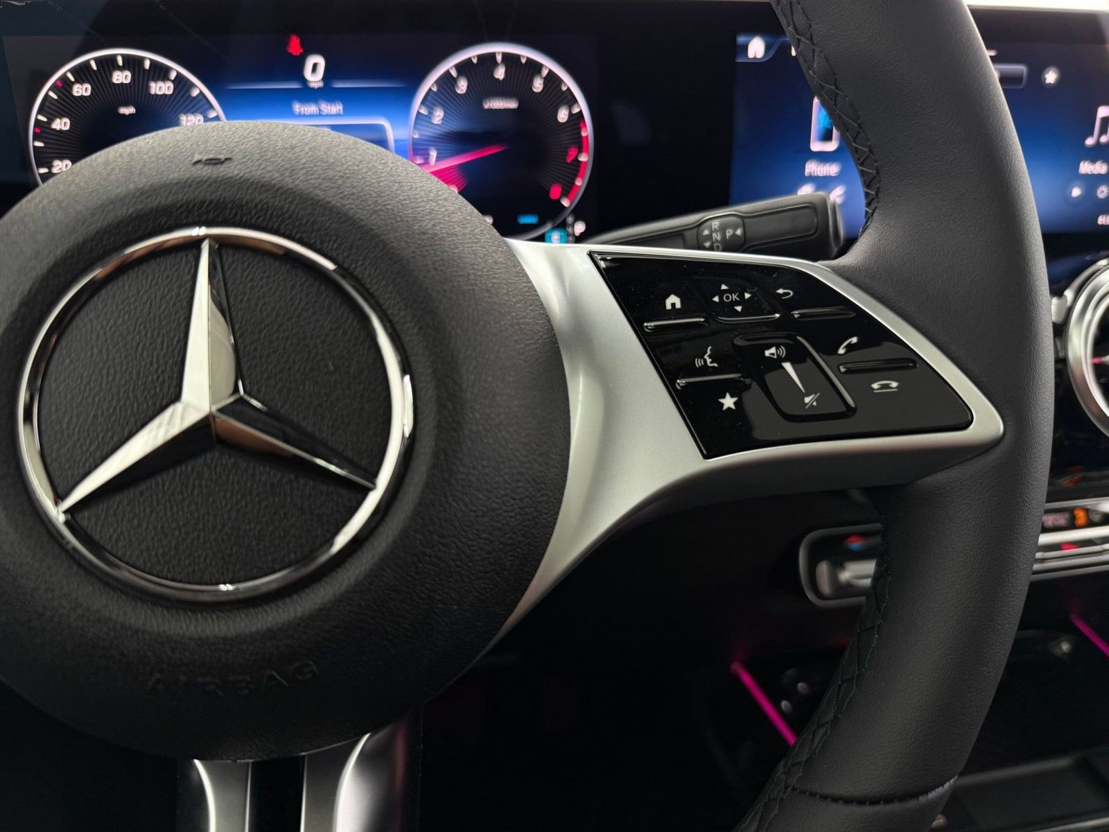 New 2026 Mercedes-Benz GLB 250 4MATIC image 30
