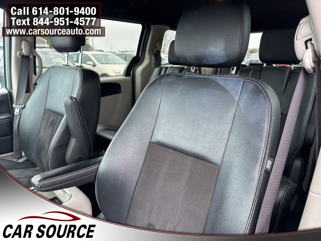 Used 2019 Dodge Grand Caravan SXT image 16