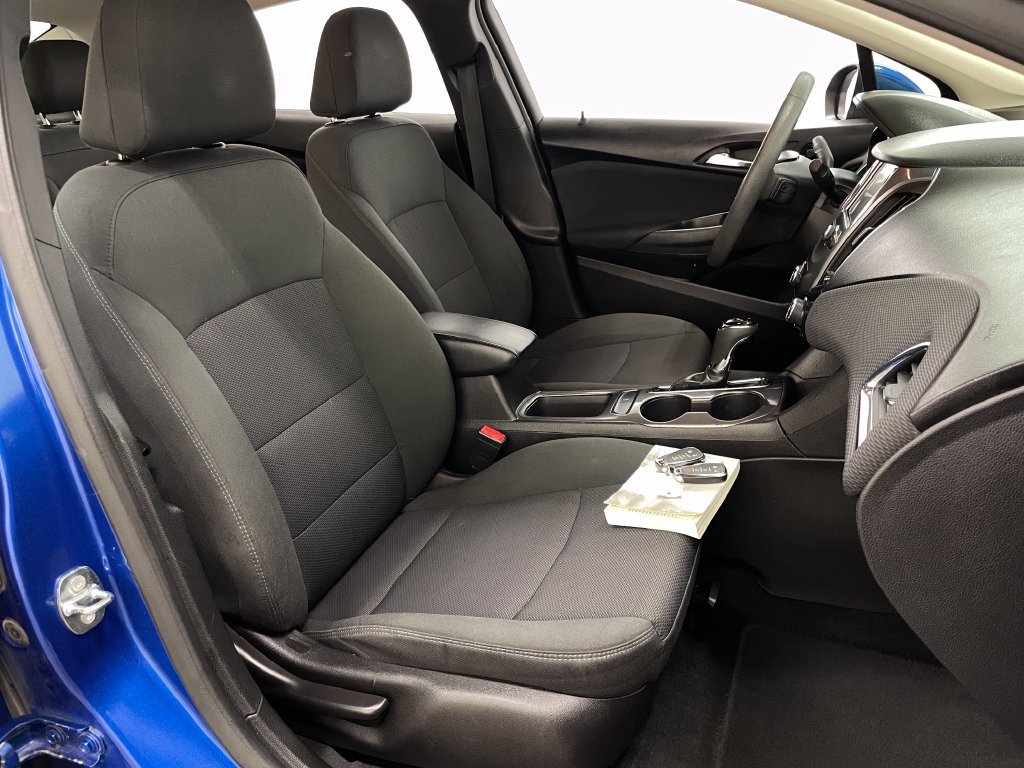 Used 2018 Chevrolet Cruze LT w/ Convenience Package FWD image 34