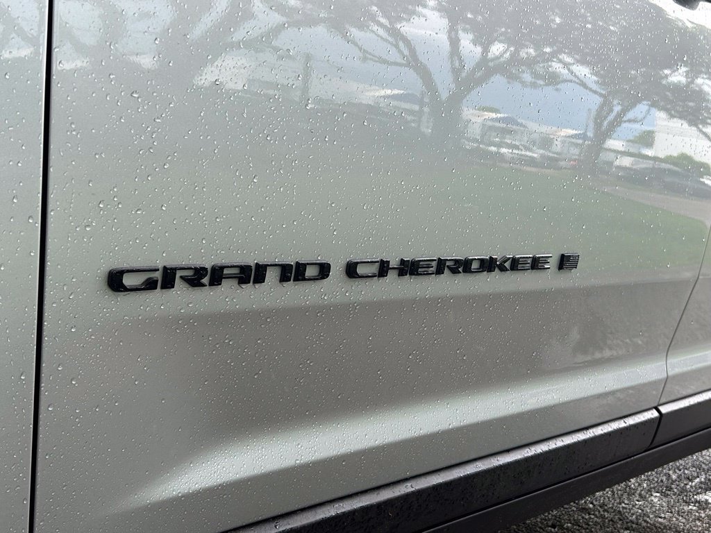 Certified 2025 Jeep Grand Cherokee L Altitude RWD image 32