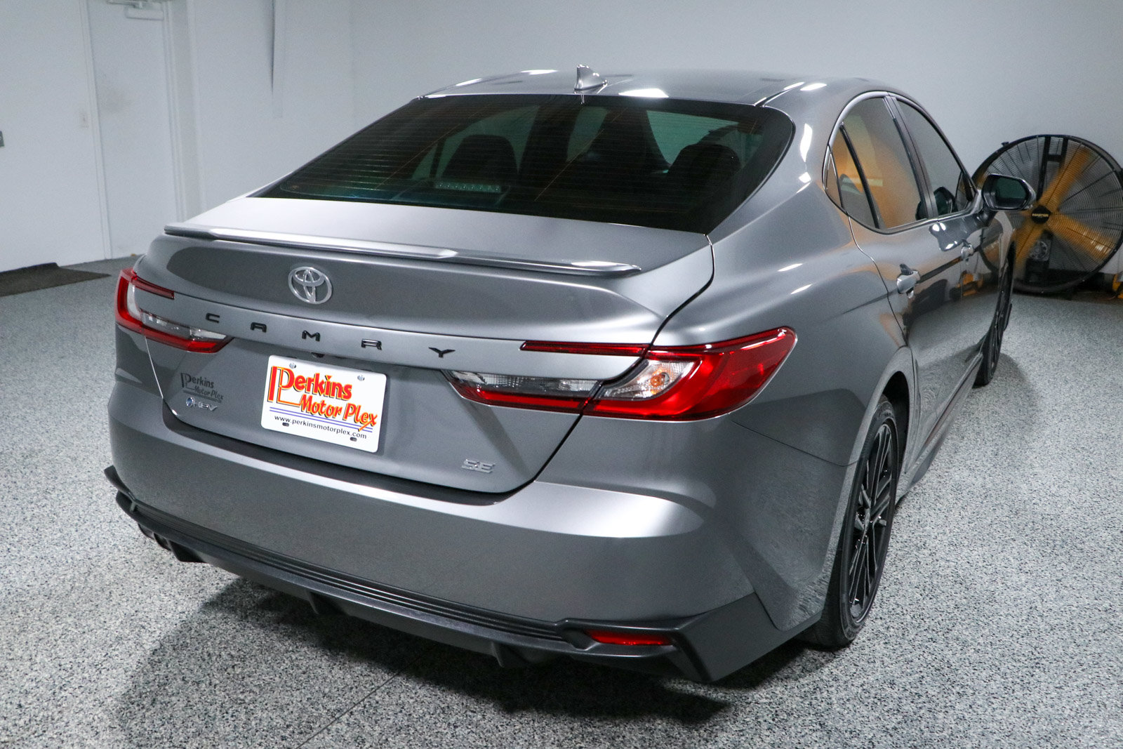 Used 2025 Toyota Camry SE FWD image 7