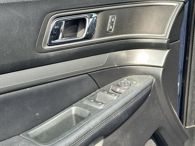 Used 2018 Ford Explorer XLT w/ Equipment Group 201A FWD image 13