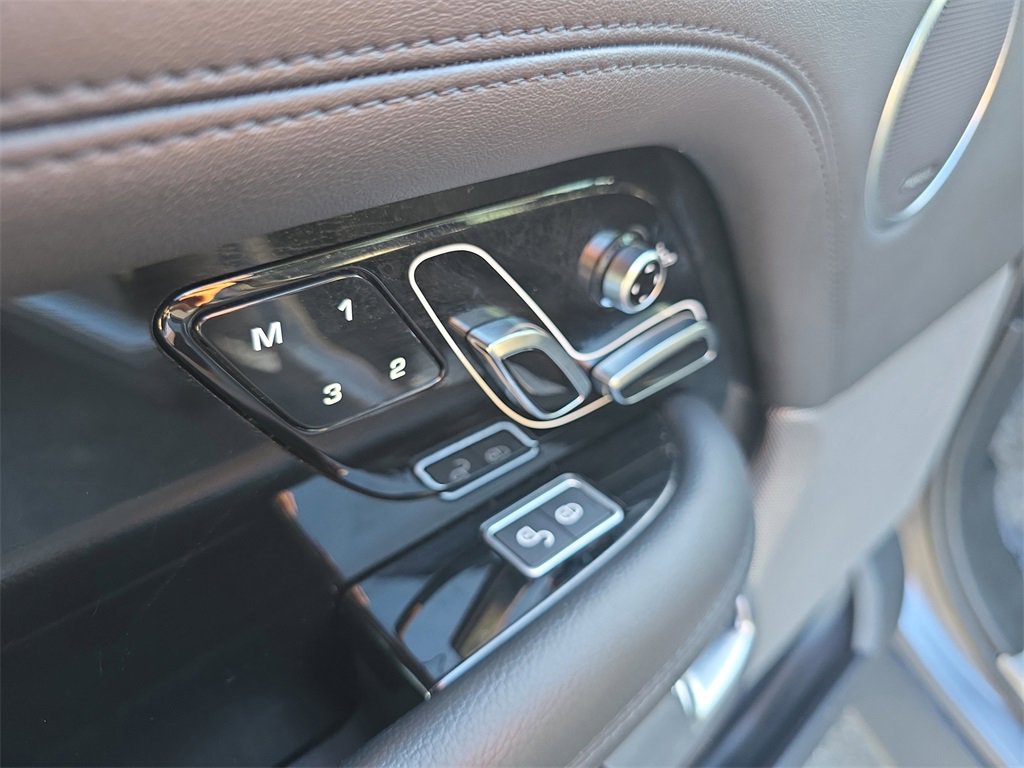 Used 2020 Land Rover Range Rover Base image 17