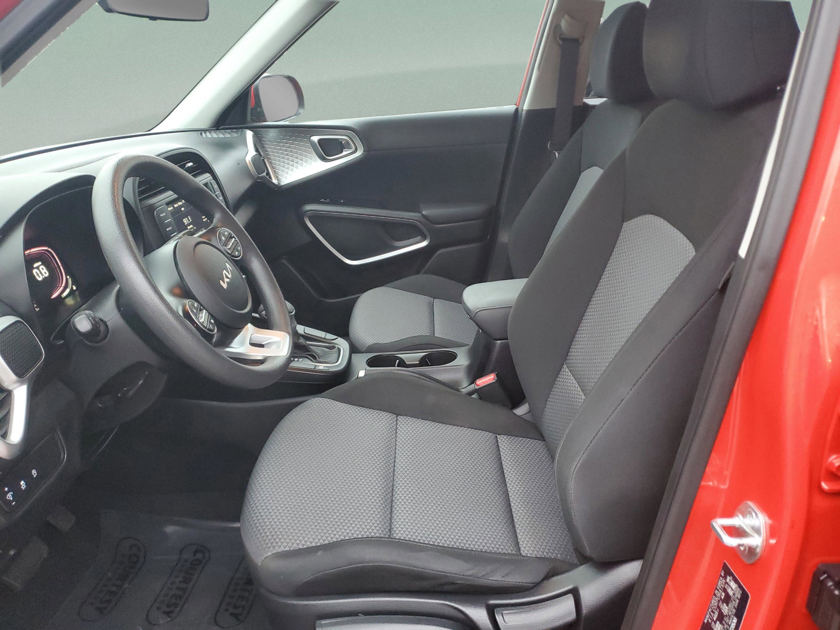 Certified 2023 Kia Soul LX FWD image 15