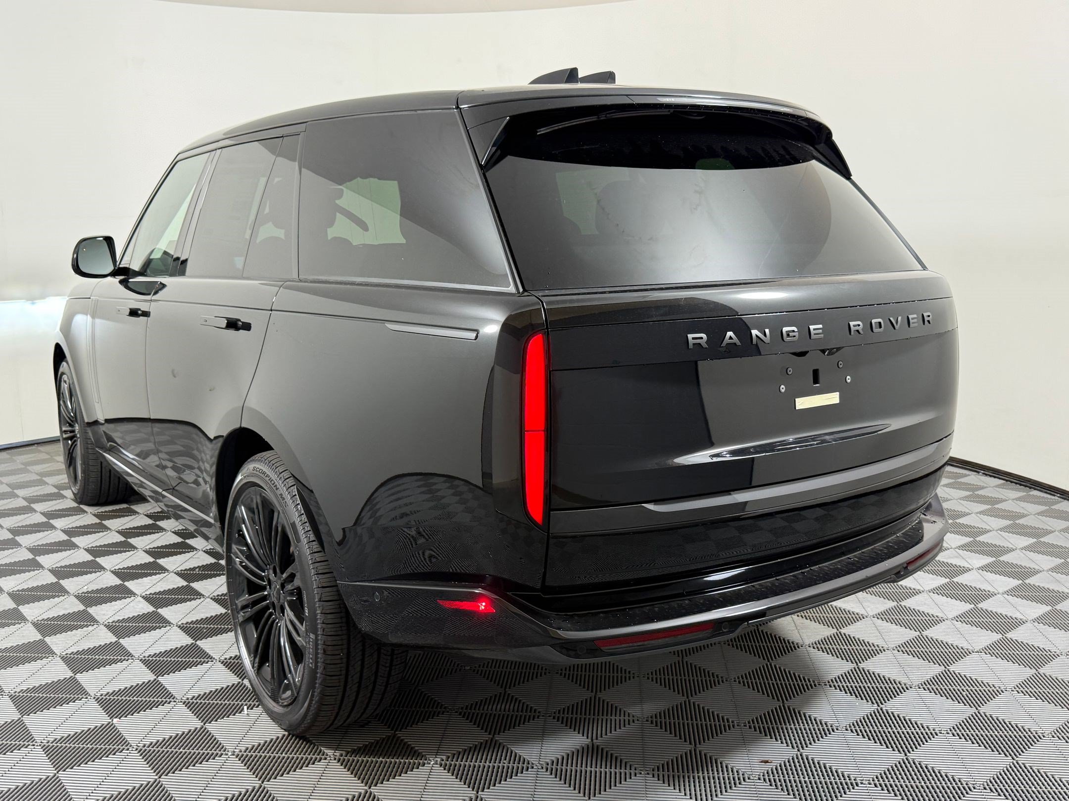 New 2026 Land Rover Range Rover SE AWD/4WD image 3