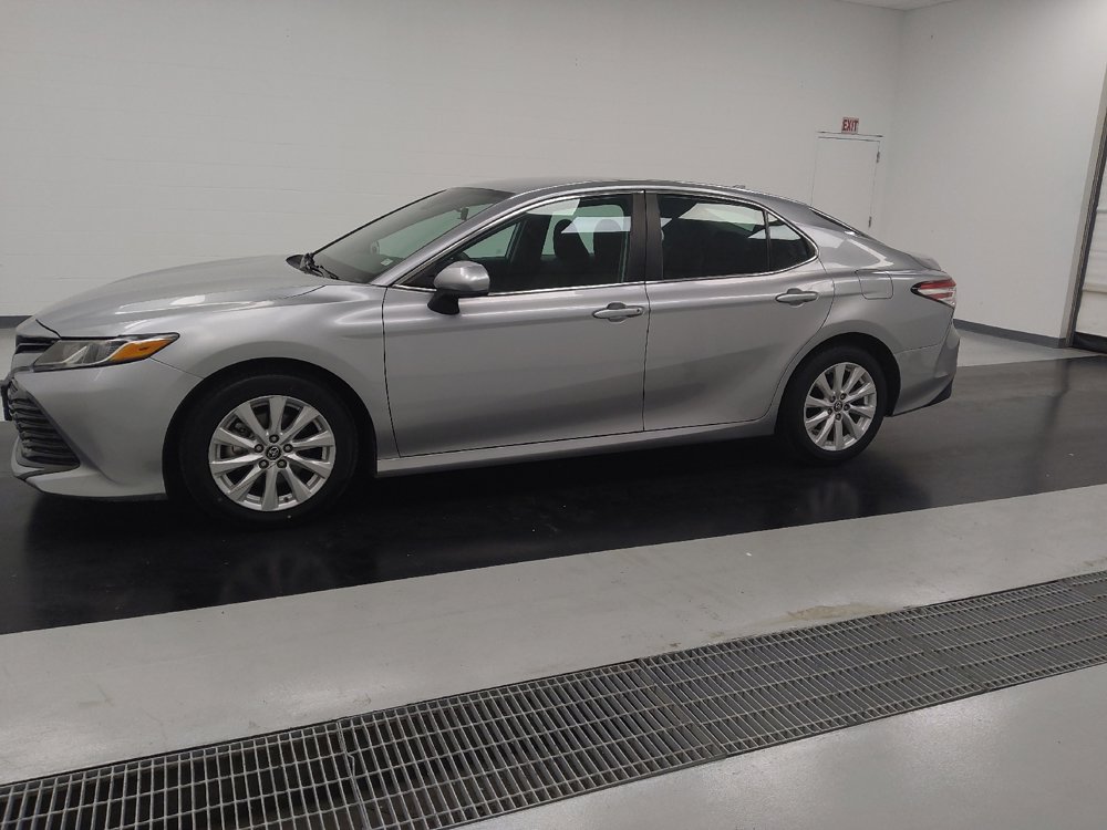 Used 2019 Toyota Camry LE image 2