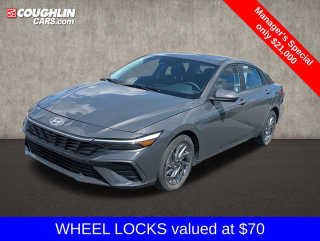 Certified 2024 Hyundai Elantra SEL FWD image 3