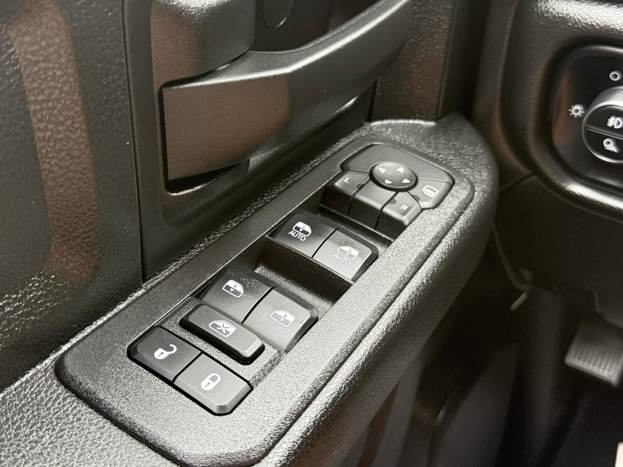 Used 2025 RAM 3500 Tradesman w/ Chrome Appearance Group AWD/4WD image 20