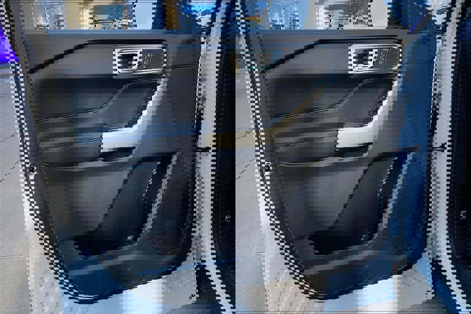 Used 2024 Ford Explorer XLT w/ Equipment Group 202A image 21