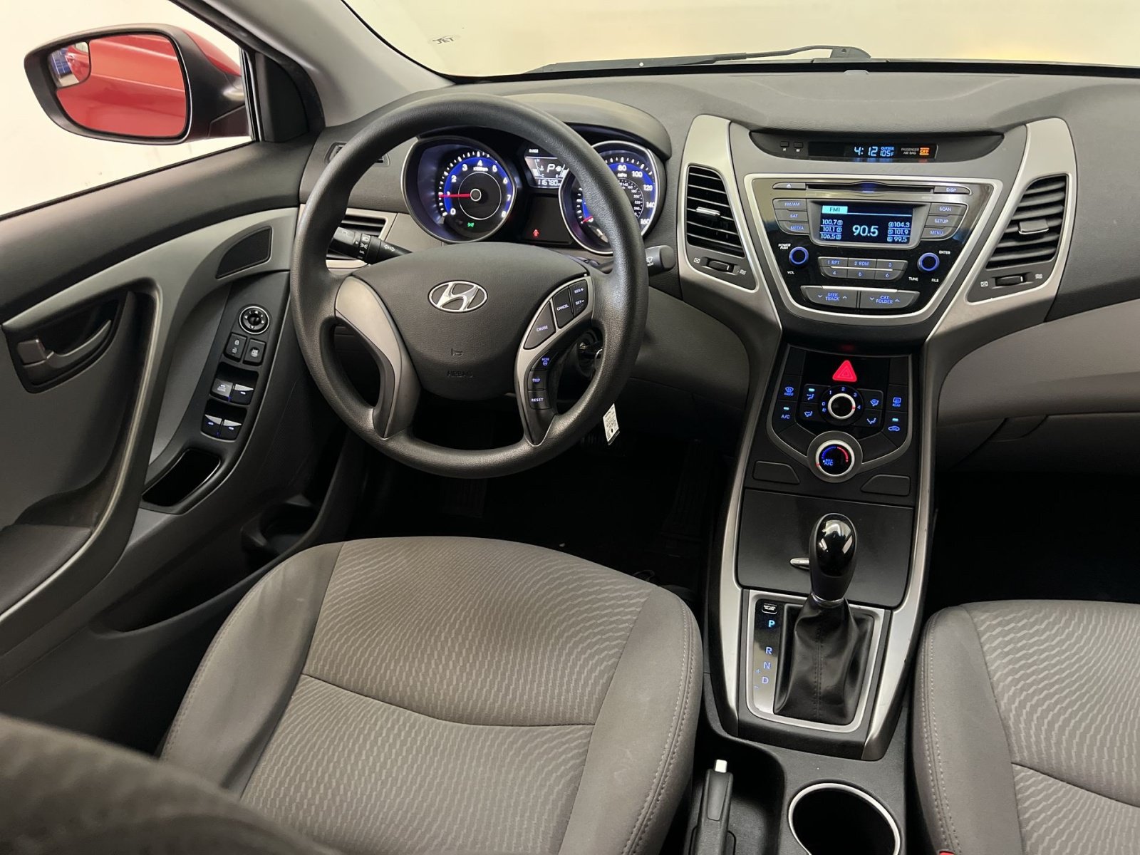 Used 2014 Hyundai Elantra SE FWD image 29