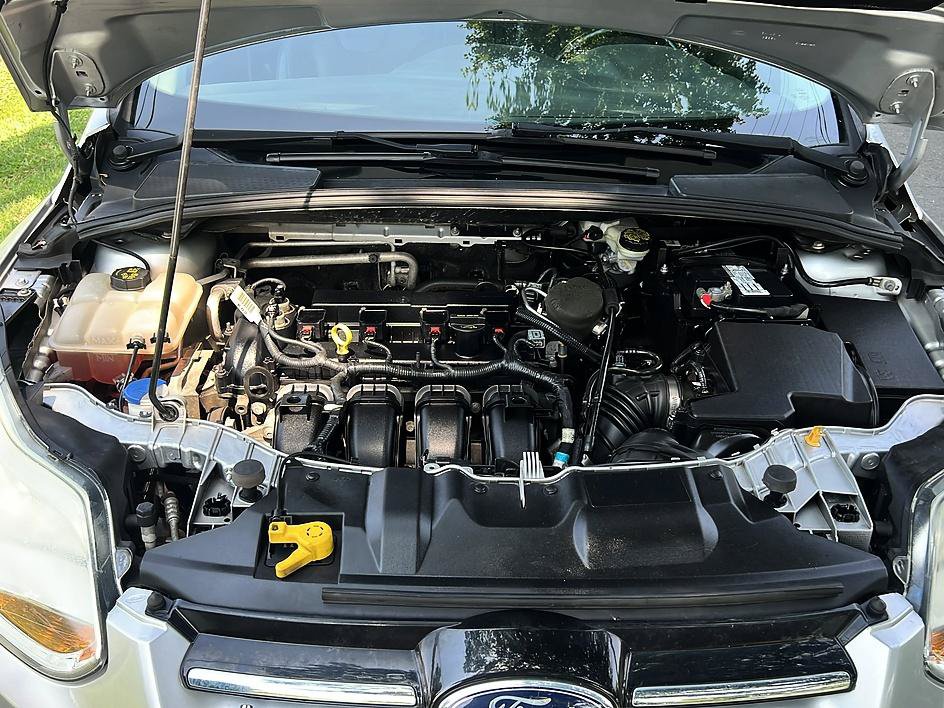 Used 2014 Ford Focus SE w/ Equipment Group 201A FWD image 9