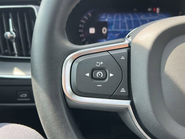 Used 2023 Volvo XC60 B5 Core image 22