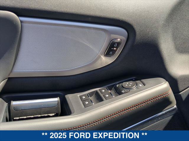 Used 2025 Ford Expedition Max Active AWD/4WD image 11