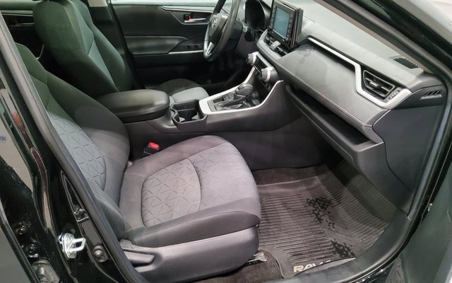 Used 2020 Toyota RAV4 XLE w/ Convenience Package image 19