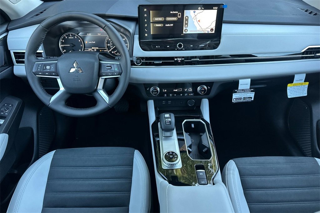 New 2025 Mitsubishi Outlander SE image 14