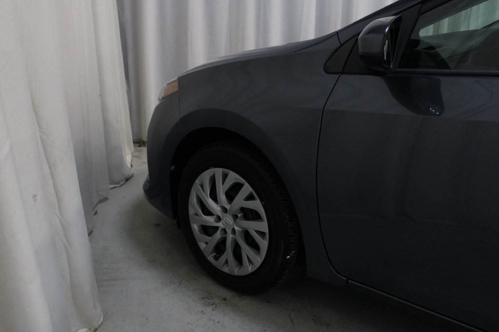 Used 2018 Toyota Corolla LE FWD image 30