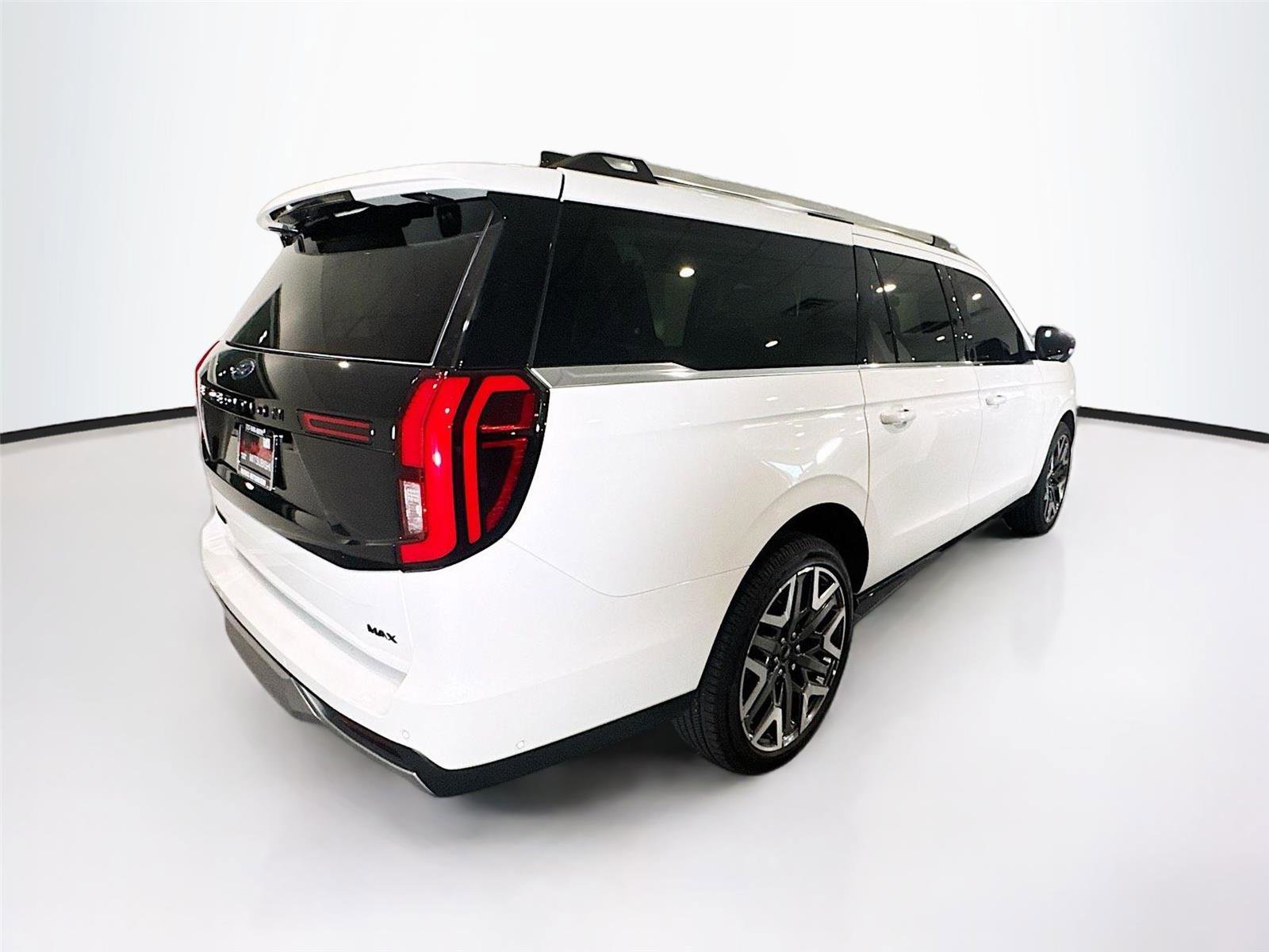 Used 2025 Ford Expedition Max Platinum w/ Platinum Ultimate Package image 5