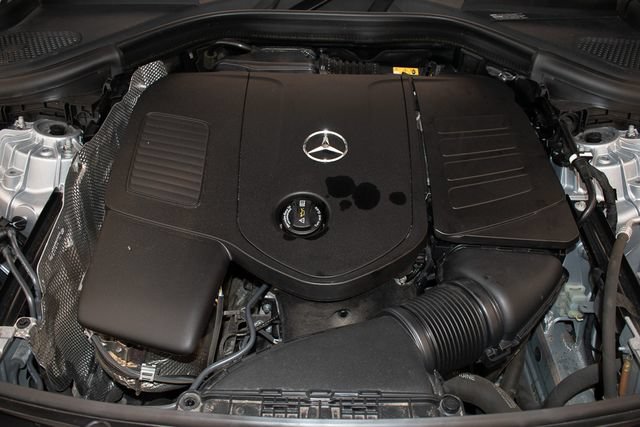 Used 2023 Mercedes-Benz GLC 300 4MATIC w/ AMG Line image 3