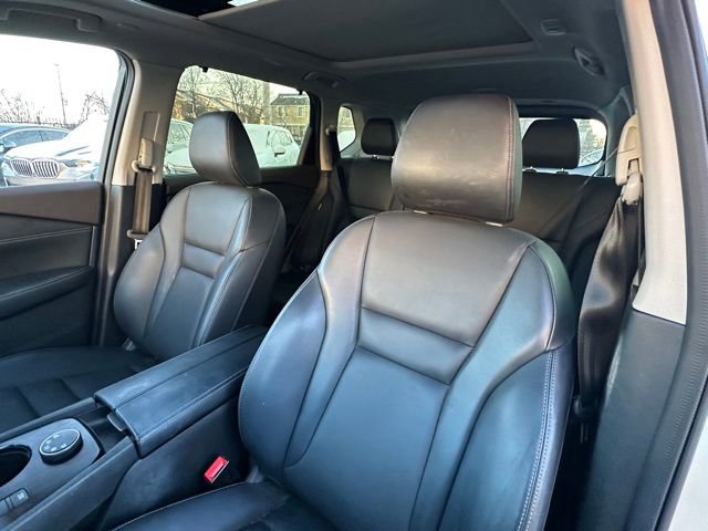 Used 2023 Nissan Rogue SV w/ SV Premium B Package image 8