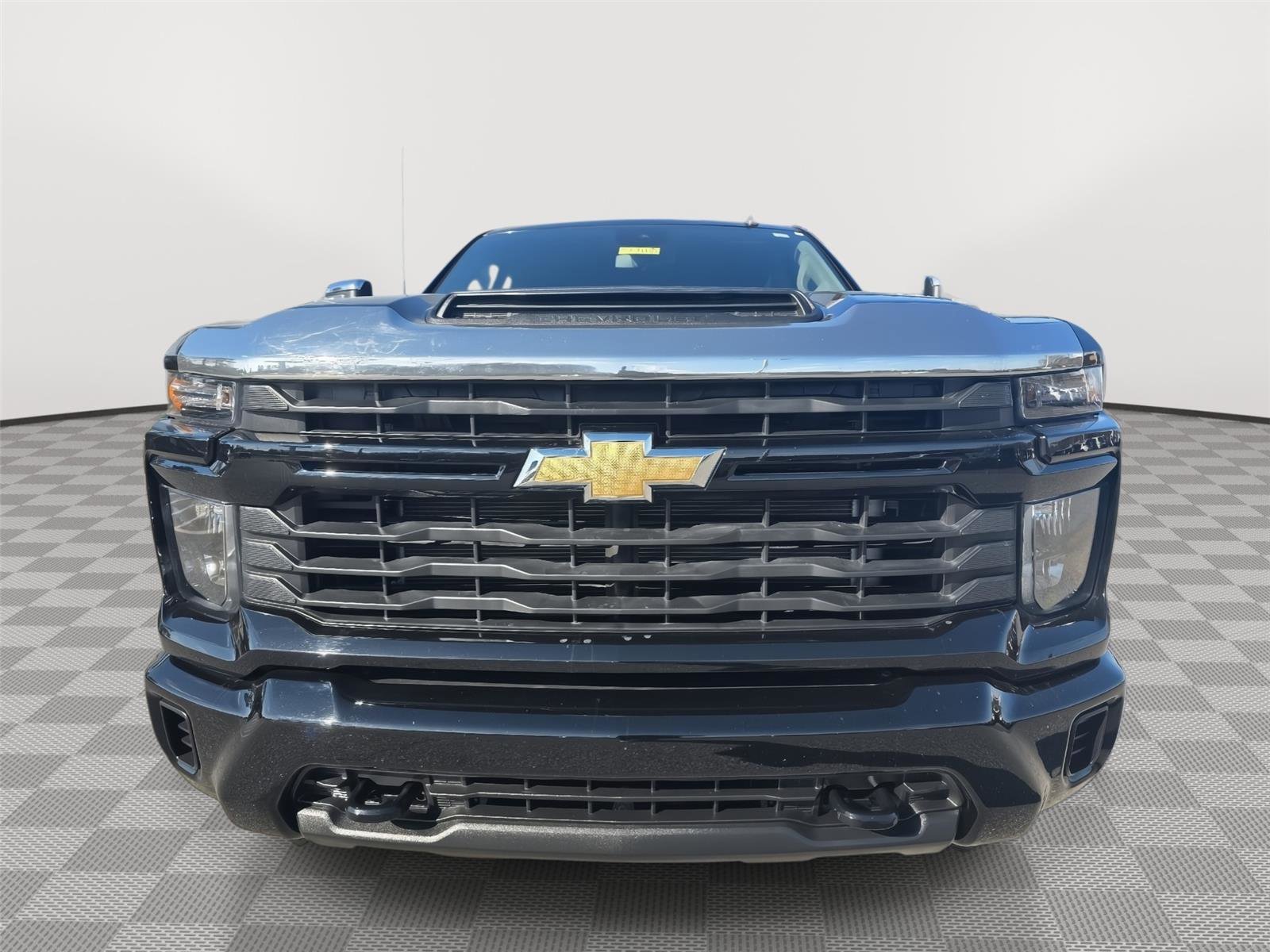 Used 2024 Chevrolet Silverado 2500 Custom image 2