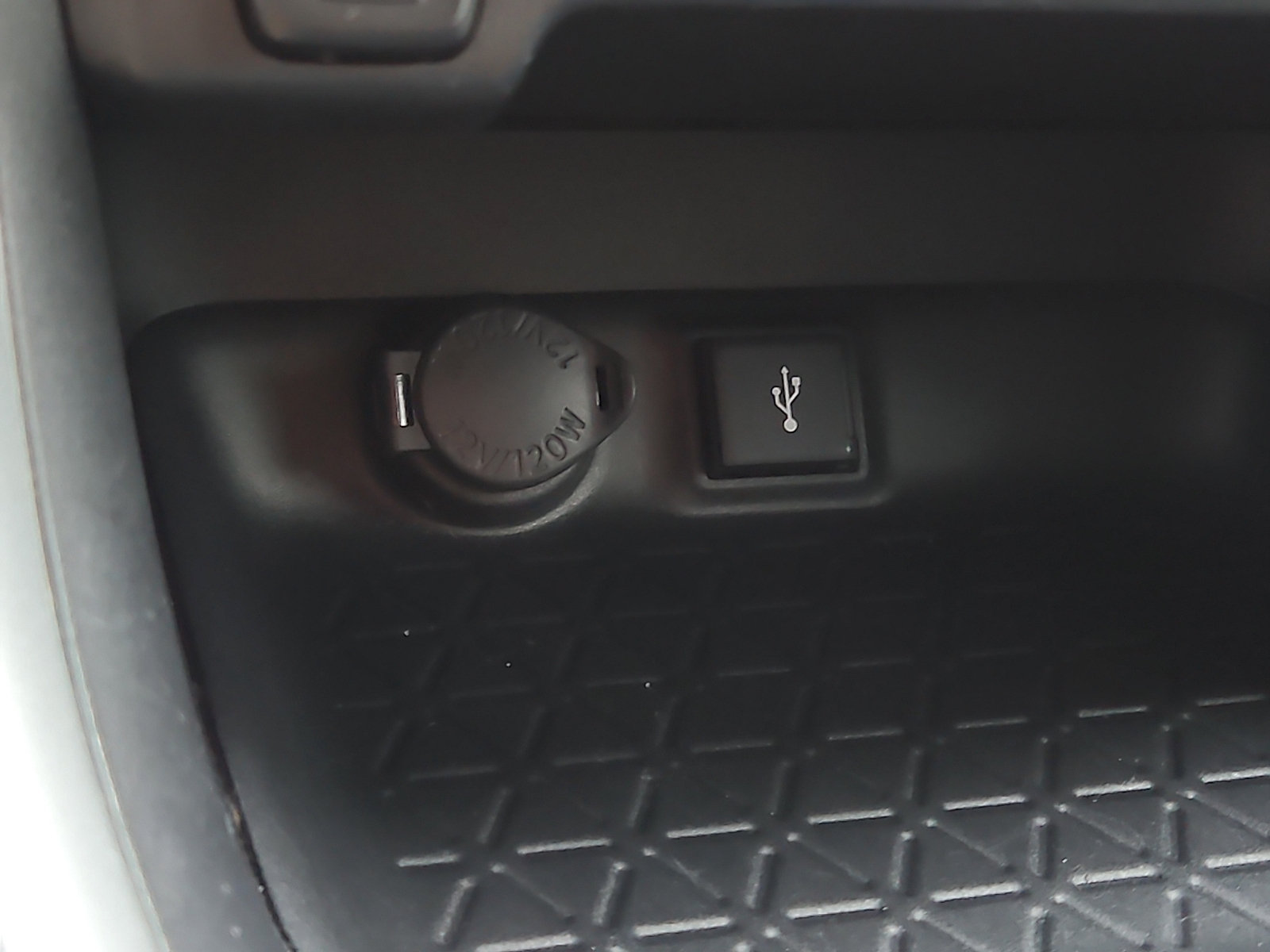 Used 2021 Toyota RAV4 XLE AWD/4WD image 23