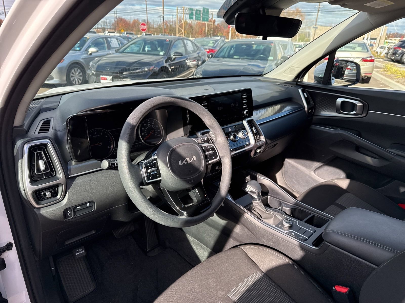 Used 2022 Kia Sorento LX image 11