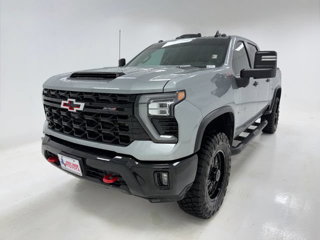 Used 2024 Chevrolet Silverado 2500 ZR2 w/ Technology Package AWD/4WD image 4