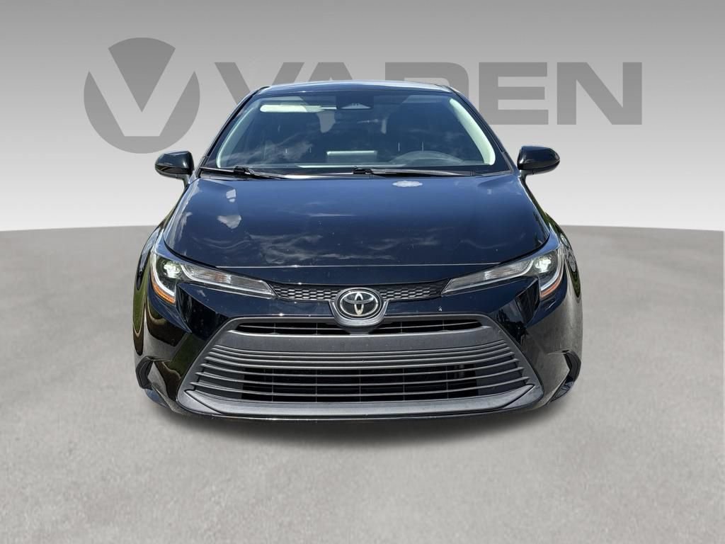 Used 2023 Toyota Corolla LE FWD image 2