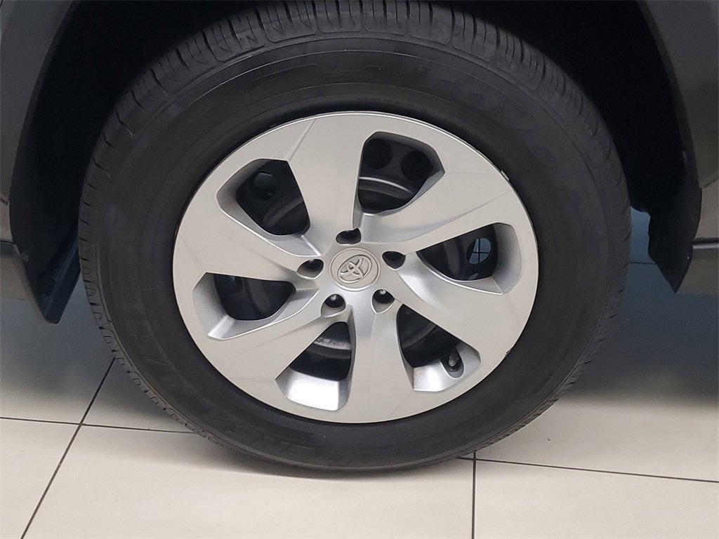 Certified 2022 Toyota RAV4 LE image 4