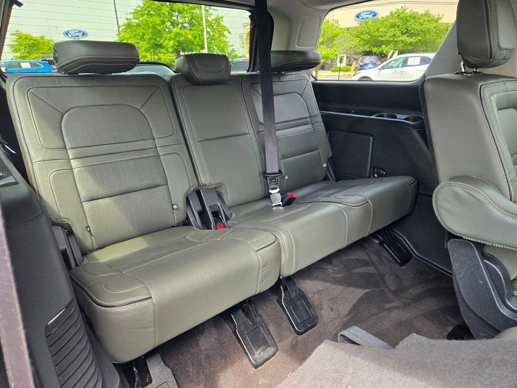 Used 2023 Lincoln Navigator Black Label AWD/4WD image 10