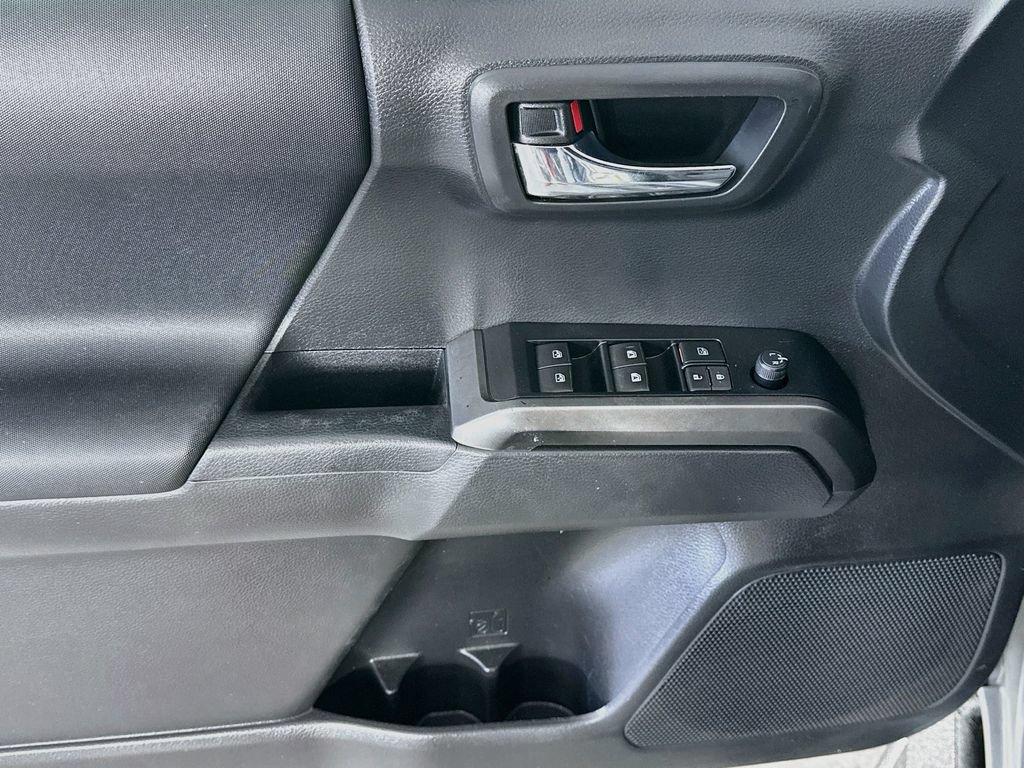 Used 2022 Toyota Tacoma TRD Off-Road AWD/4WD image 22