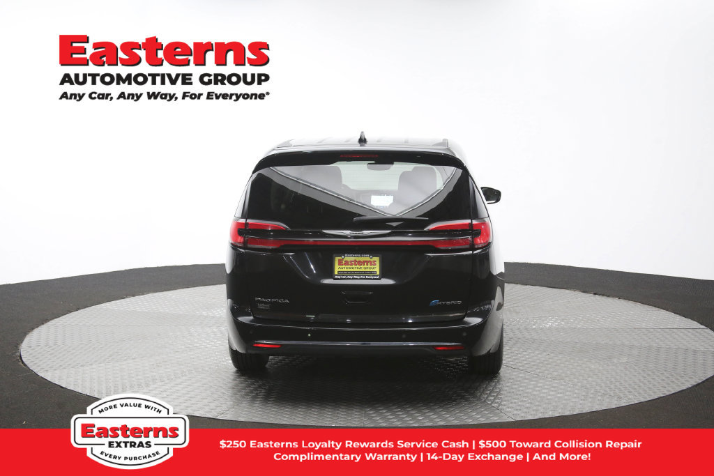 Used 2023 Chrysler Pacifica Limited FWD image 42