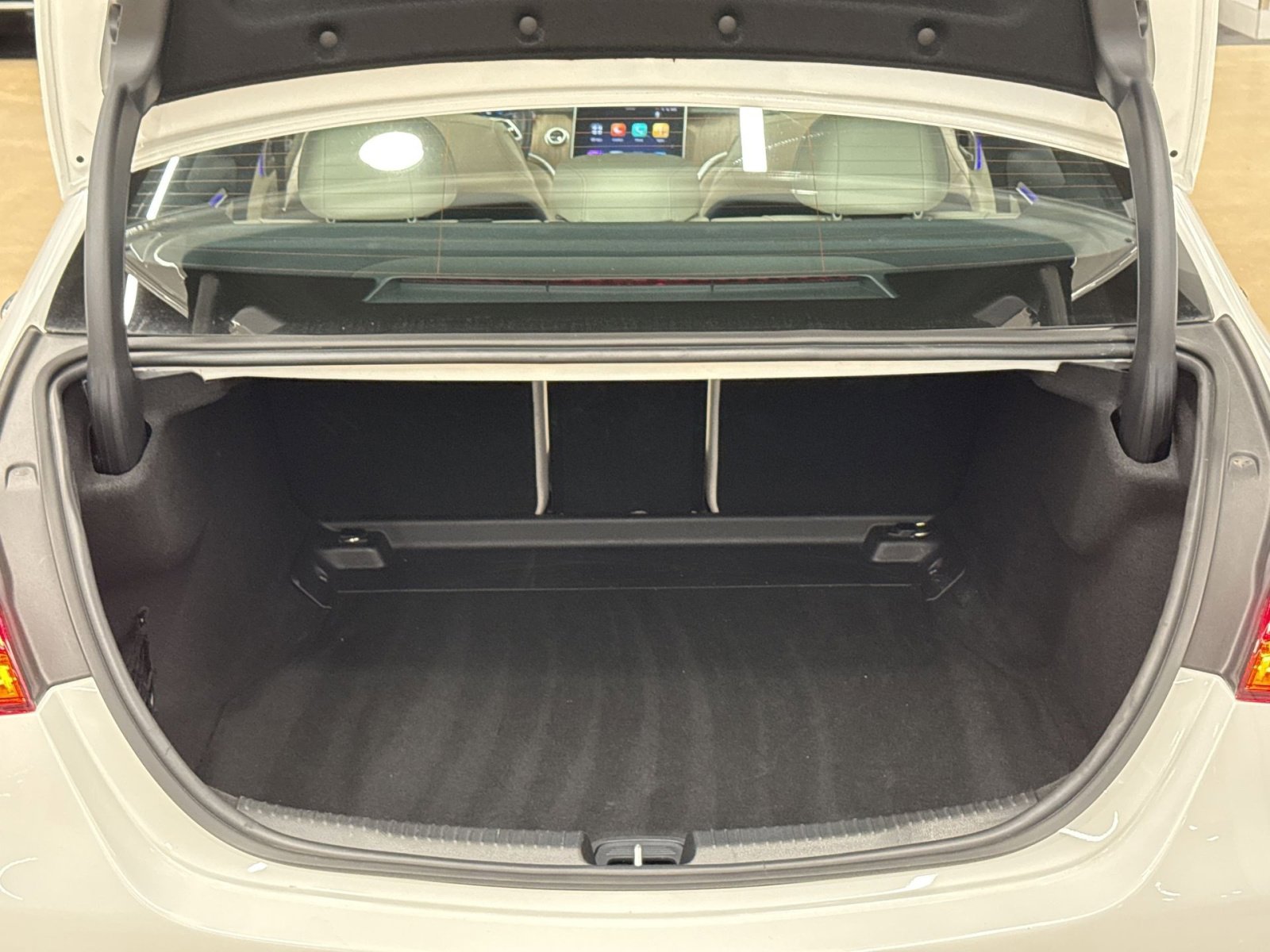 Used 2025 Mercedes-Benz C 300 Sedan image 27