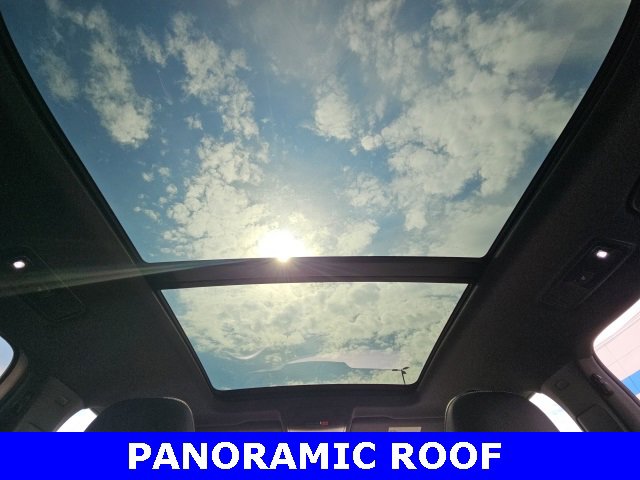 Used 2022 Volkswagen Tiguan SEL R-Line image 9