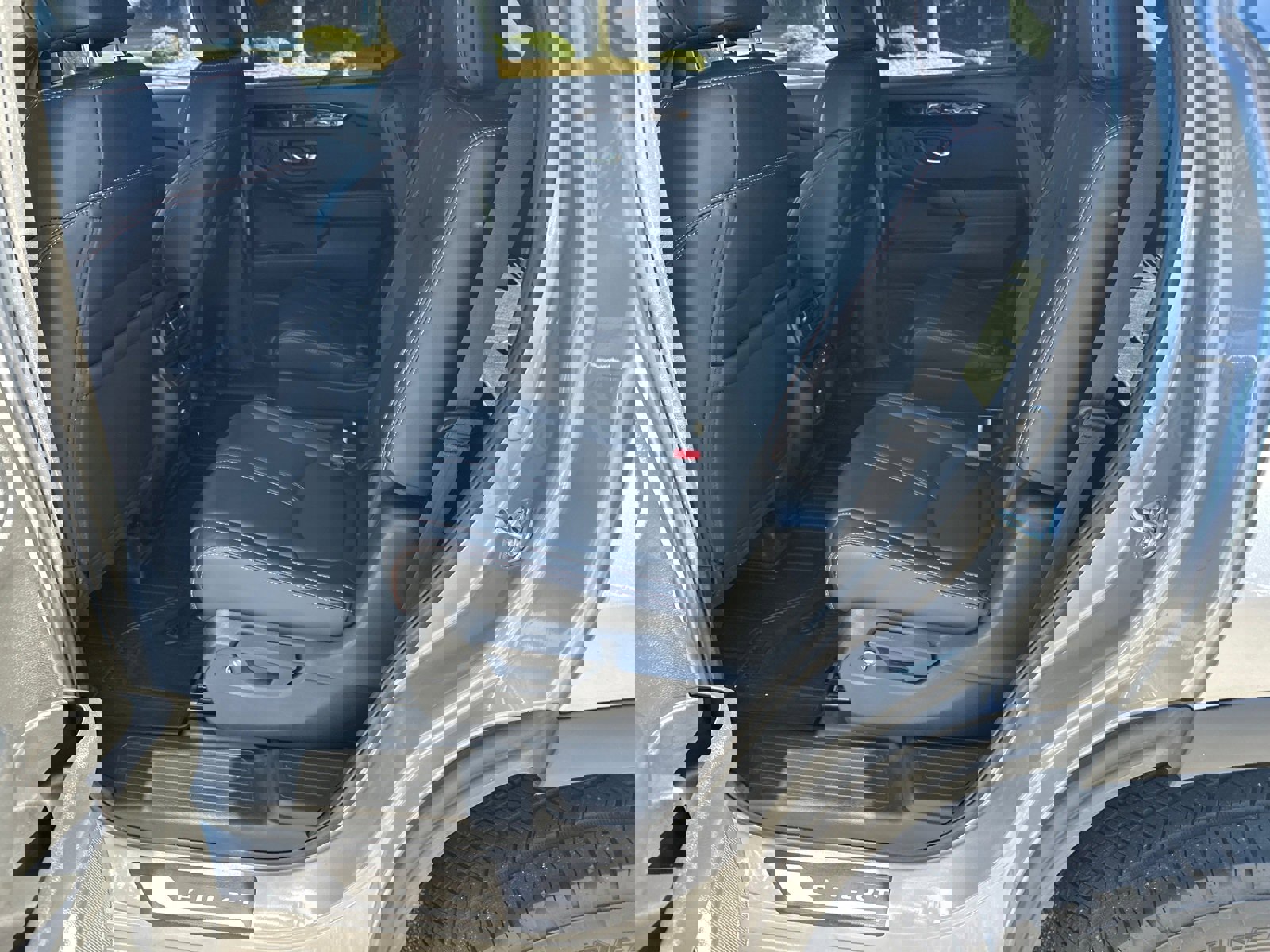 Used 2025 Honda Pilot TrailSport image 21