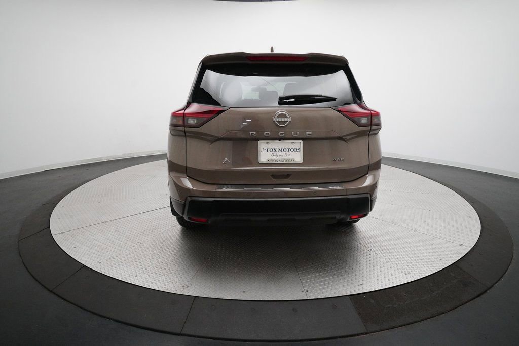 Used 2025 Nissan Rogue SV w/ SV Premium Package image 26