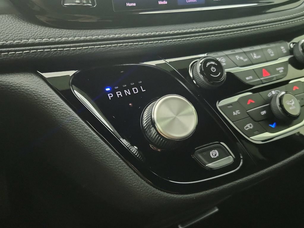 Used 2025 Chrysler Pacifica Select AWD/4WD image 31