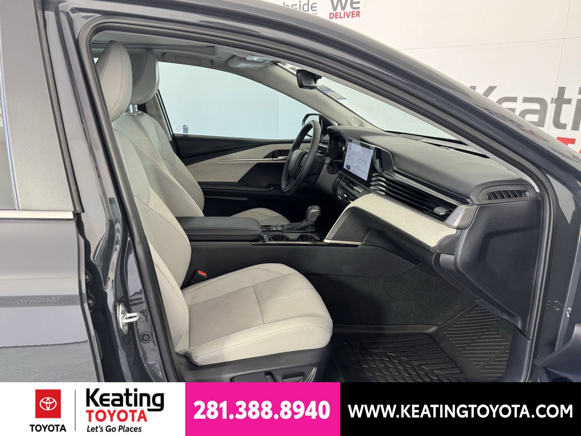 Used 2025 Toyota Camry XLE FWD image 22