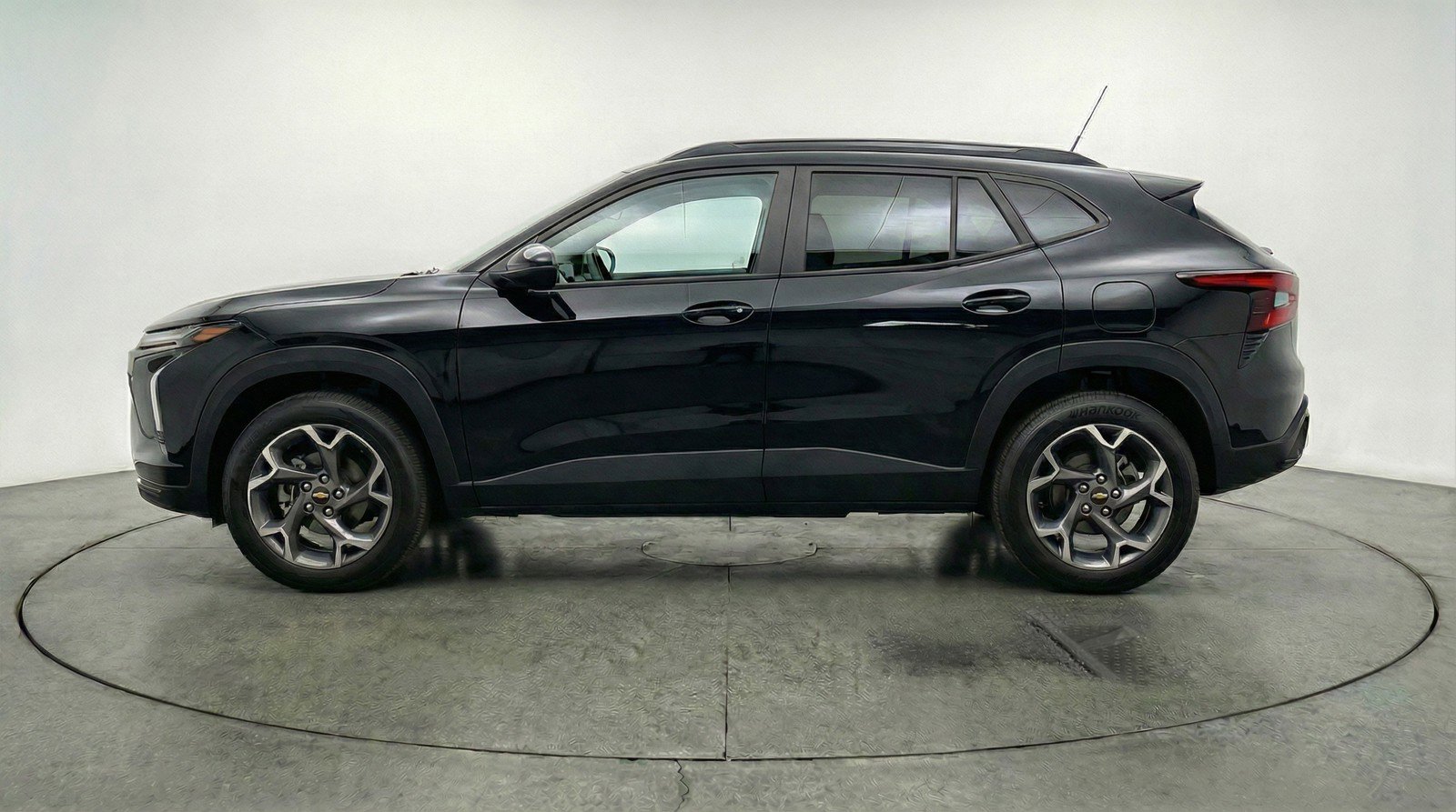 Used 2025 Chevrolet Trax LT w/ LT Convenience Package image 5