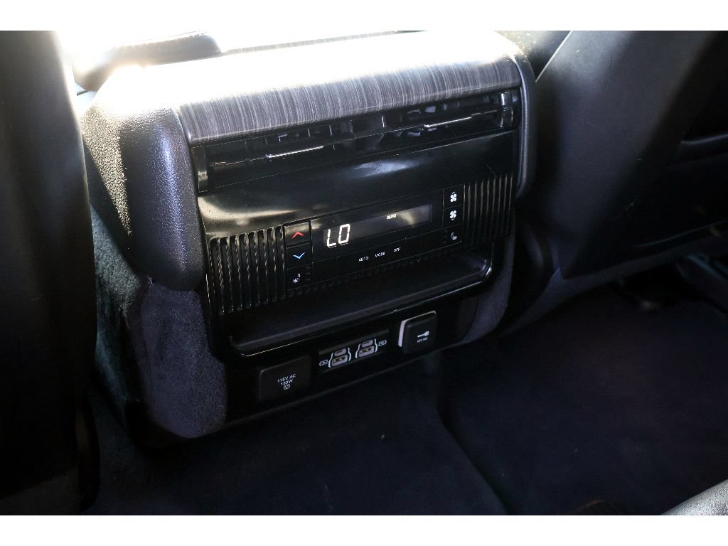 Used 2023 Jeep Wagoneer Series III w/ Preferred Equipment Group AWD/4WD image 27