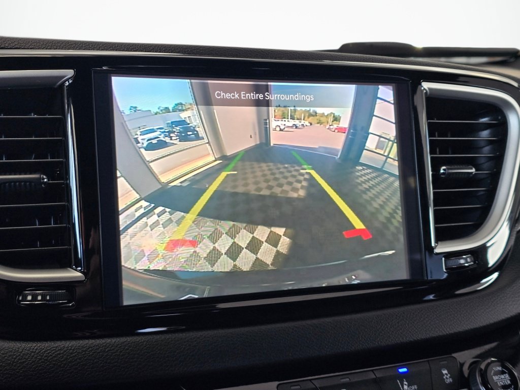 Used 2025 Chrysler Pacifica Select FWD image 26