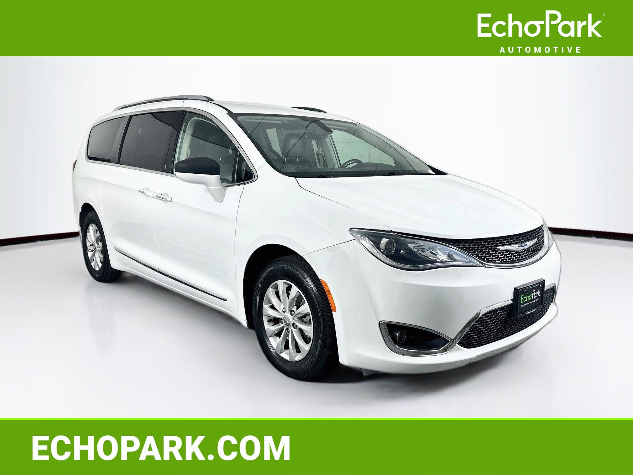 Used 2019 Chrysler Pacifica Touring-L FWD image 1
