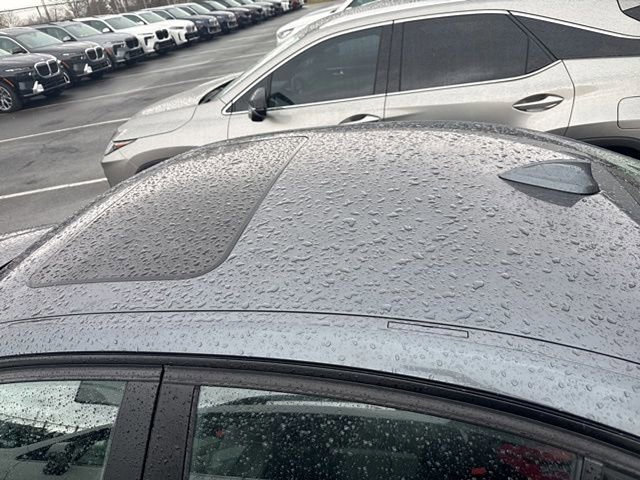 Used 2018 BMW 320i xDrive 320i xDrive w/ Convenience Package image 14