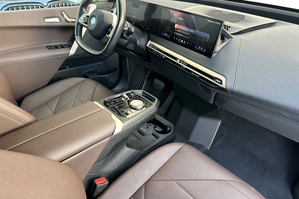 Used 2024 BMW iX xDrive50 w/ Premium Package image 17