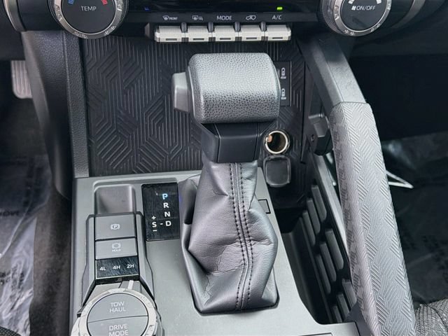 Used 2025 Toyota 4Runner SR5 AWD/4WD image 17