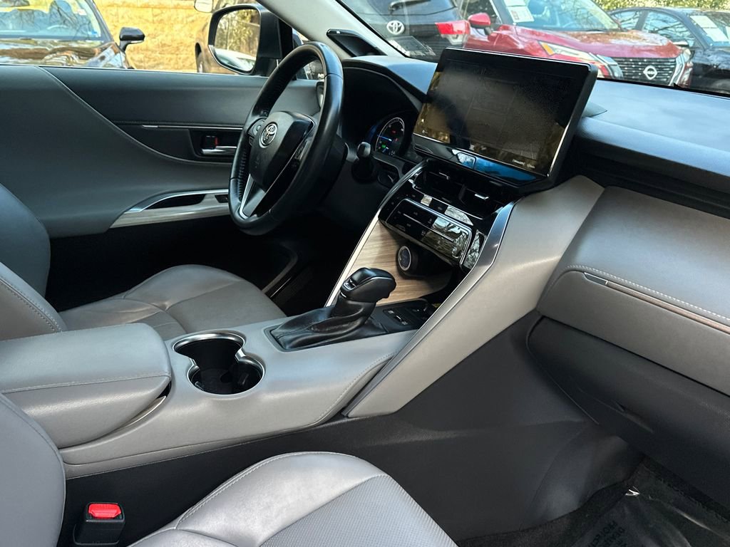 Certified 2022 Toyota Venza Limited image 13