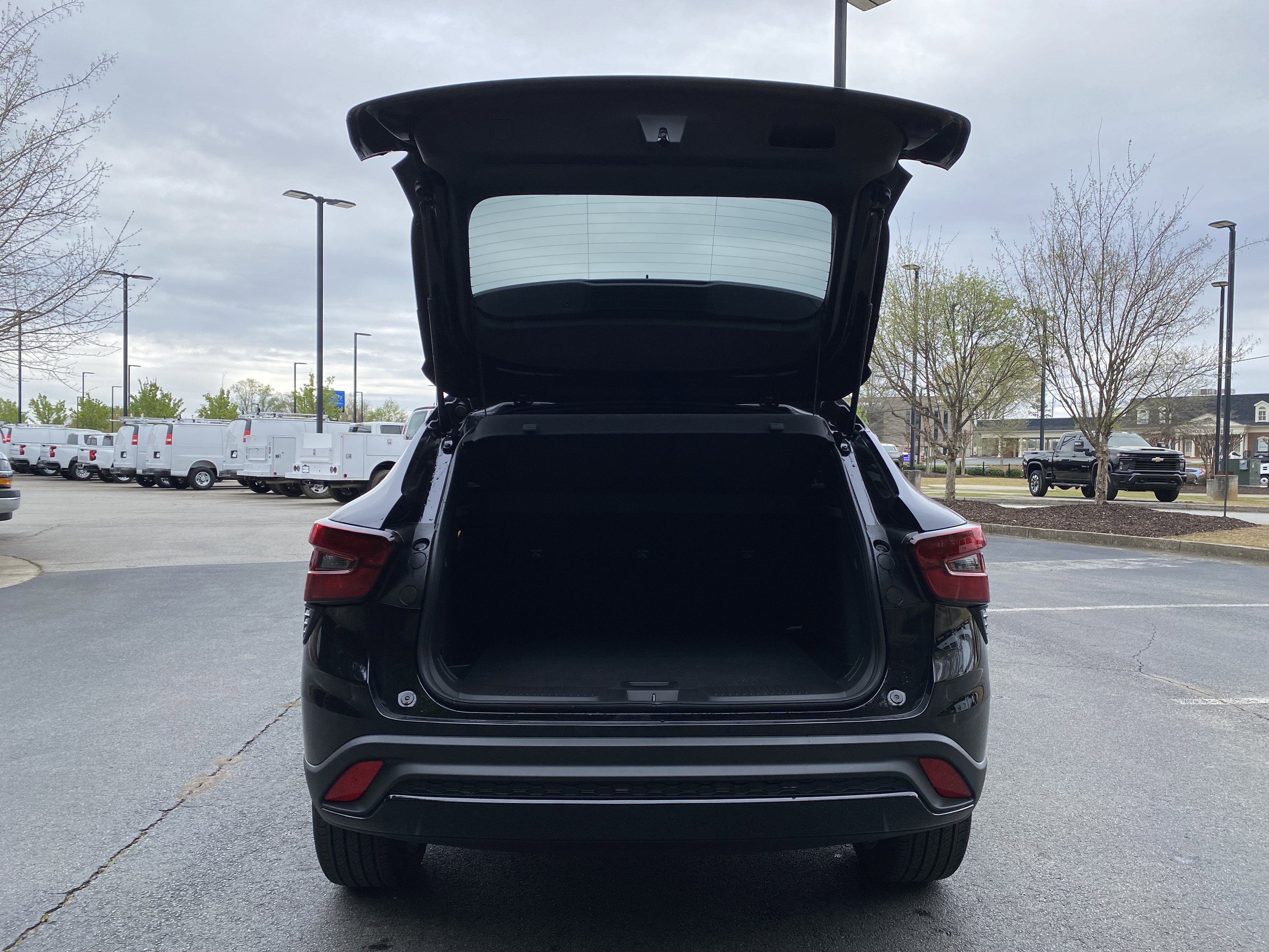 Used 2025 Chevrolet Trax RS image 11