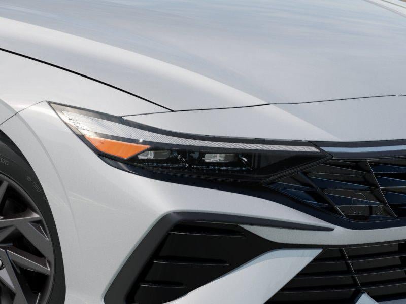 Used 2025 Hyundai Elantra Hybrid FWD image 9